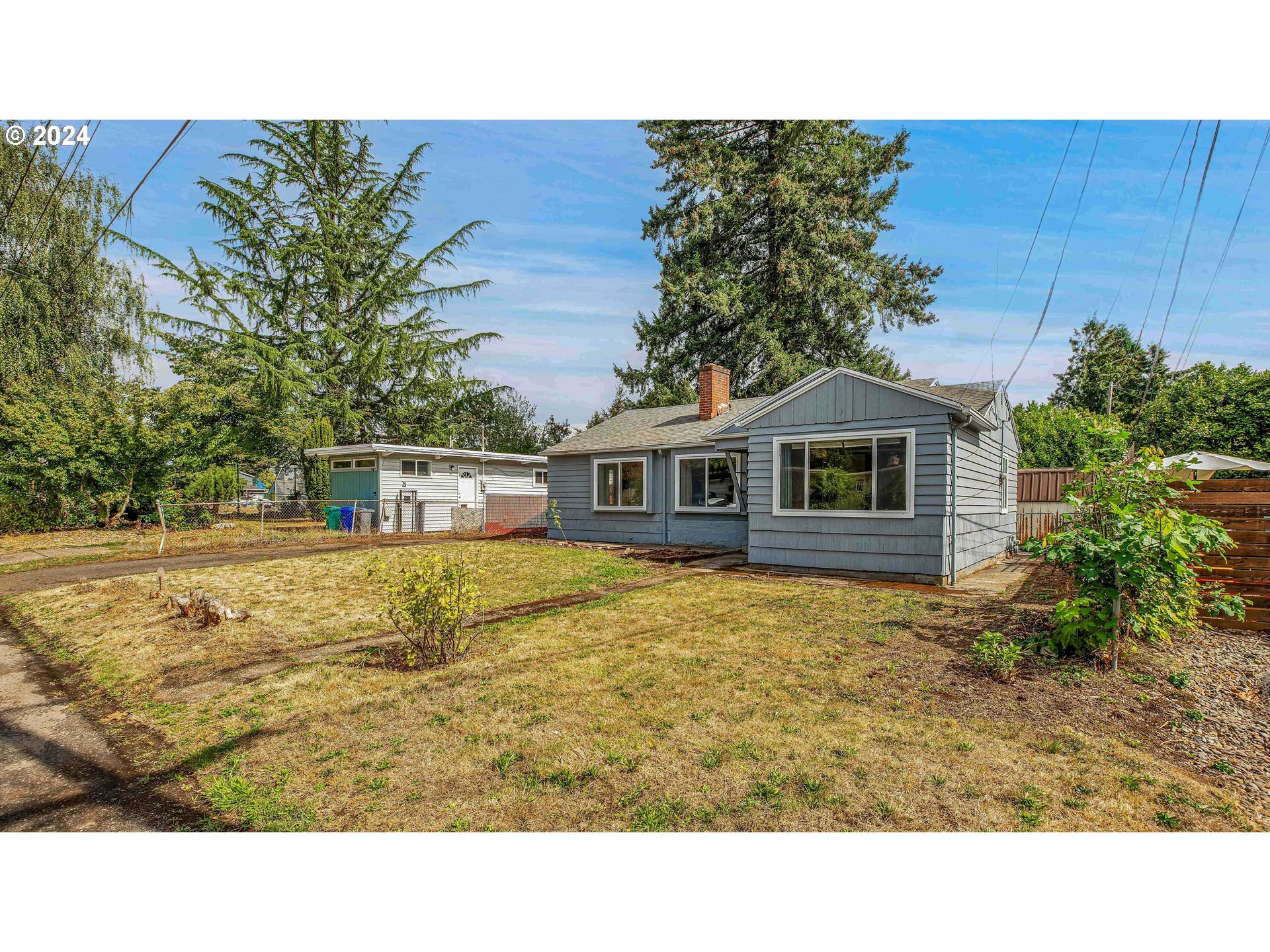 Property Photo:  1822 SE 77th Ave  OR 97215 