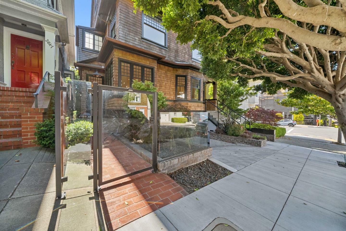 Property Photo:  2853 Broderick Street  CA 94123 