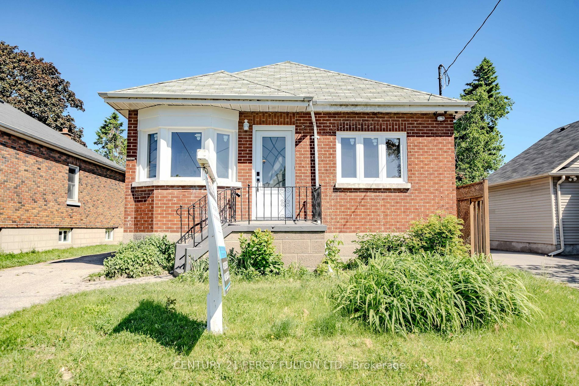 250 McNaughton Ave  Oshawa ON L1H 3B6 photo