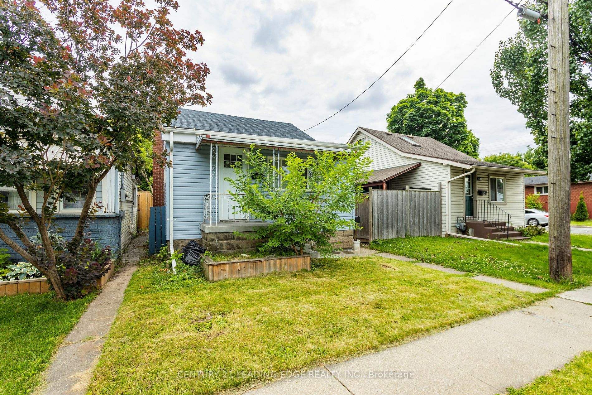 Property Photo:  46 Division St  ON L8H 4Z8 