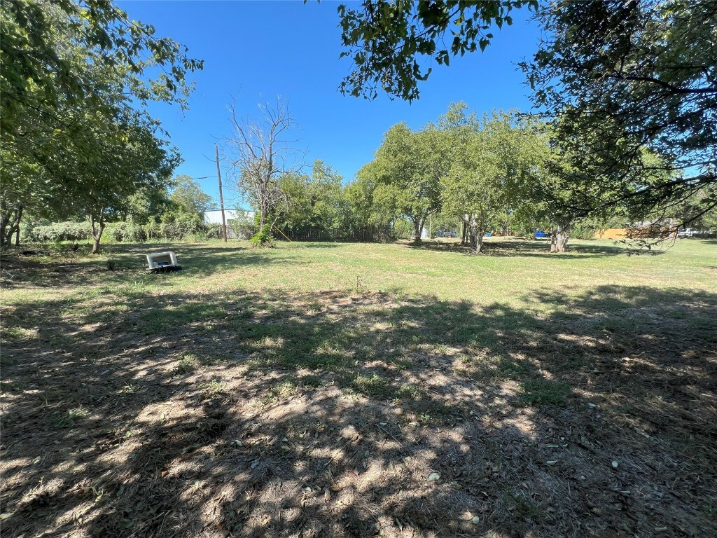 Property Photo:  507 Madison Street  TX 78621 