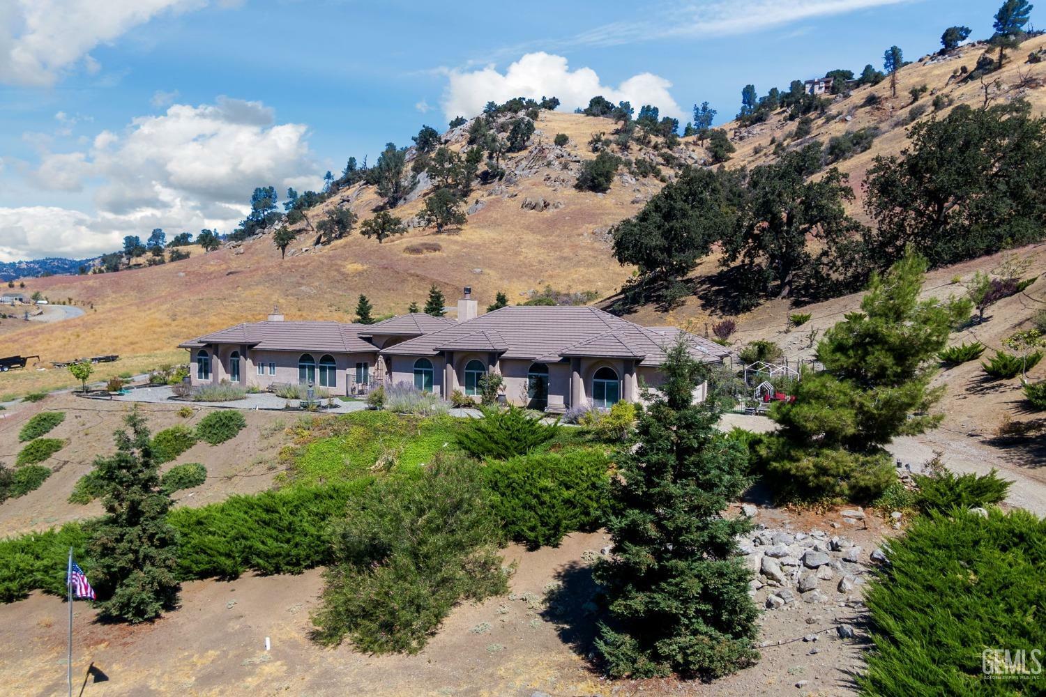 Property Photo:  26551 Cumberland Road  CA 93561 