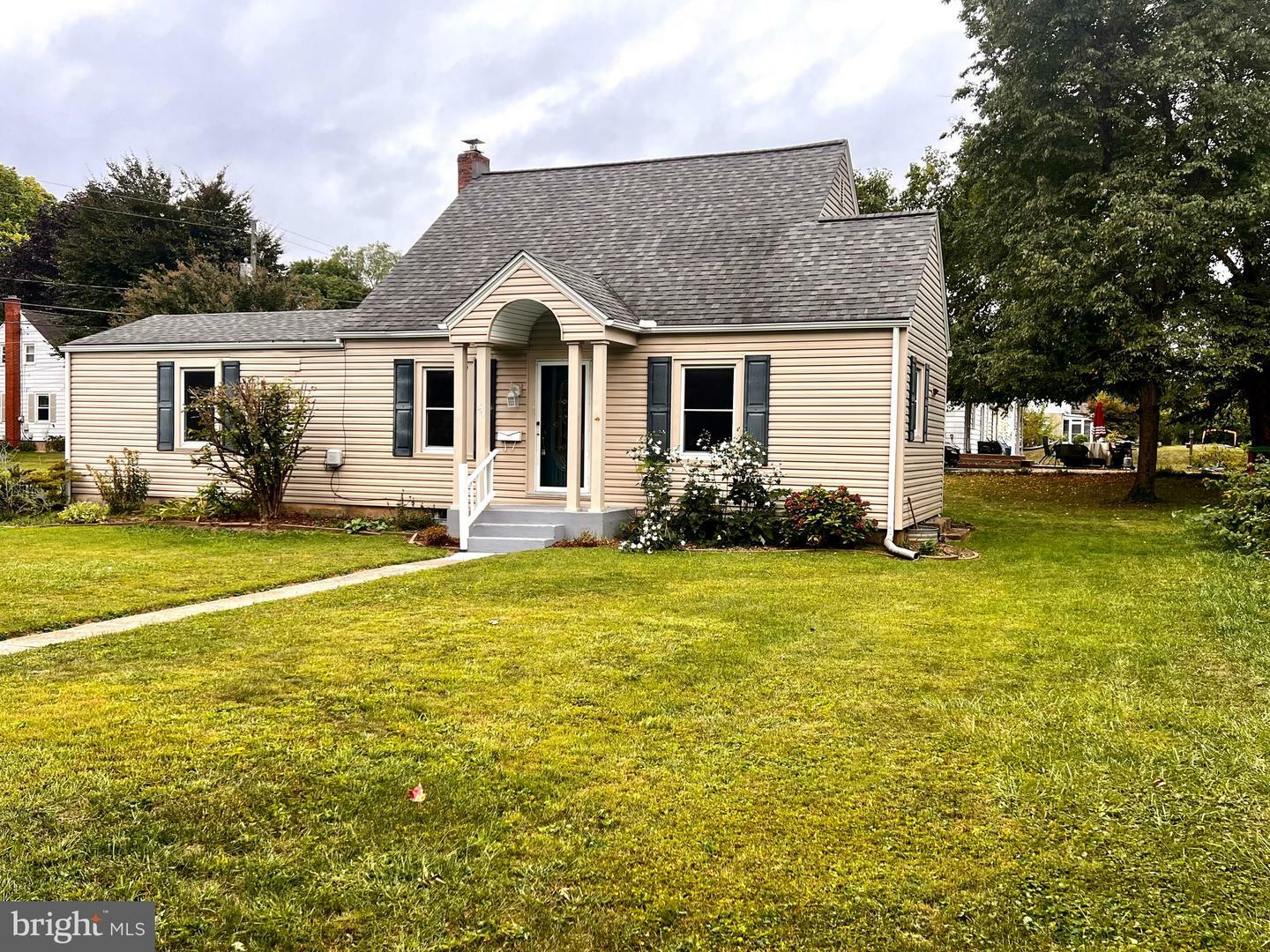 Property Photo:  531 Warren Street  PA 17043 