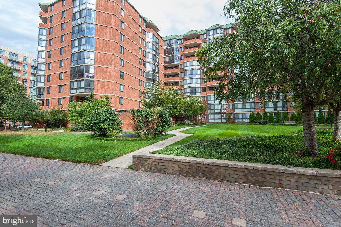 Property Photo:  1001 N Randolph Street 301  VA 22201 