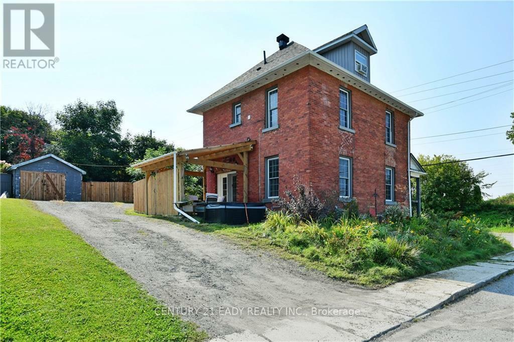 Property Photo:  167 Raglan Street North  ON K7V 1N8 