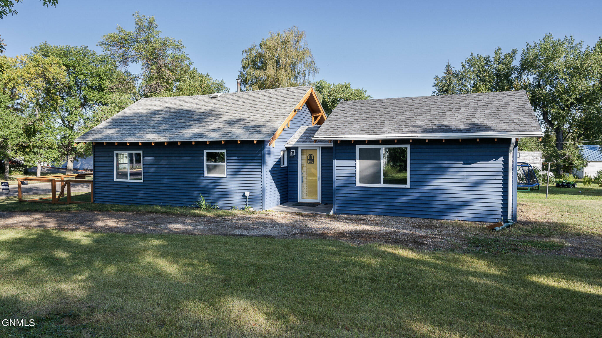 Property Photo:  417 Putnam Street  ND 58575 