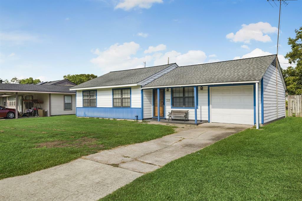 Property Photo:  505 N Circle Drive  TX 77520 