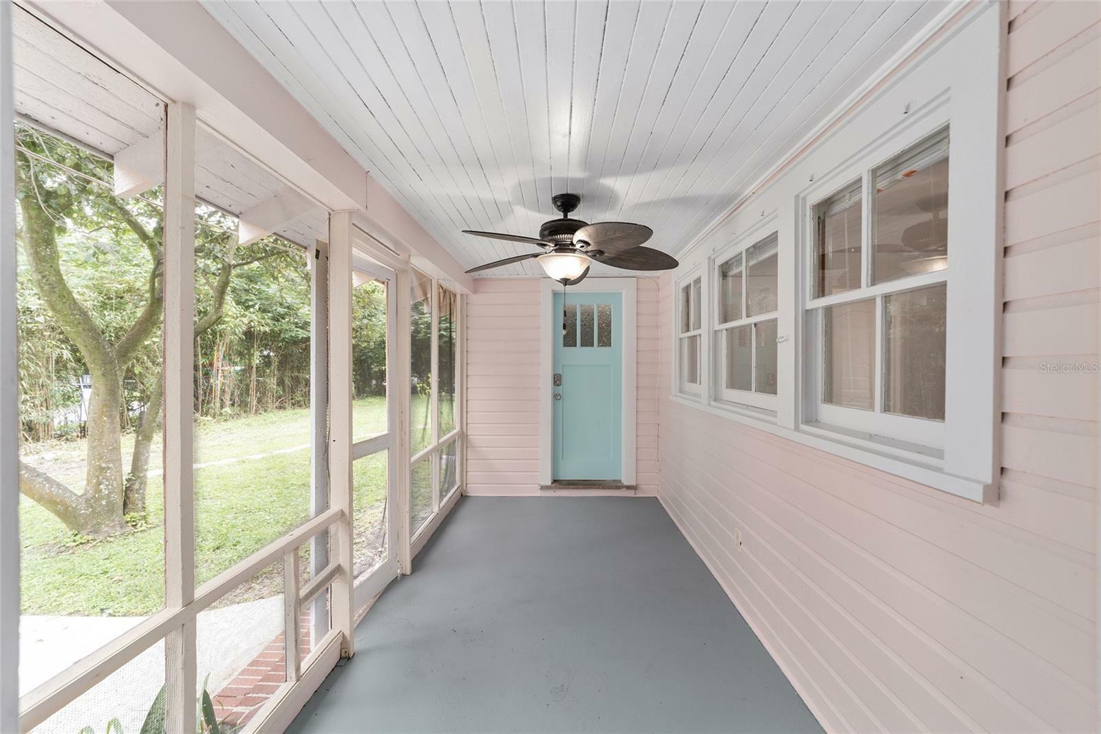 Property Photo:  865 NW 31st Avenue  FL 32609 