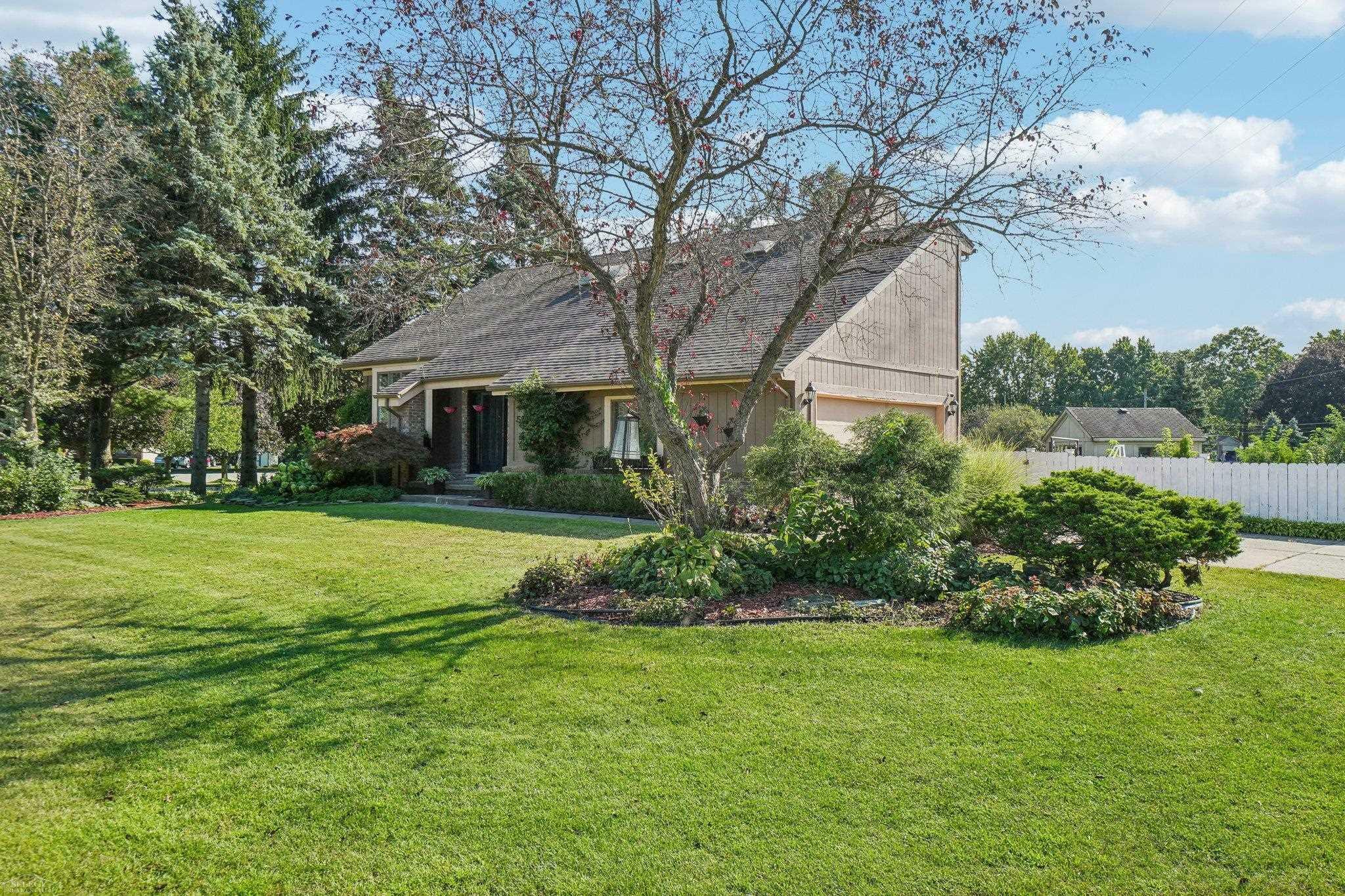 Property Photo:  5577 Harlowe Drive  MI 48316 