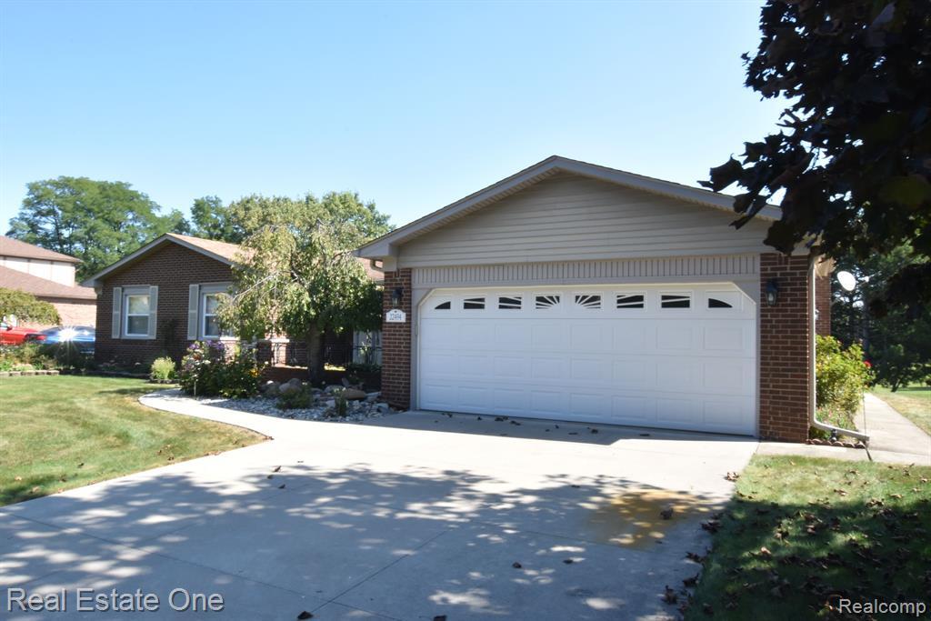 Property Photo: 22494 Vacri Lane MI 48335 3852