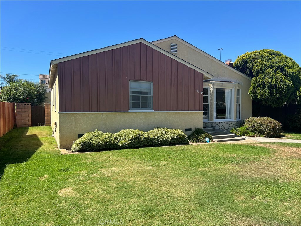 Property Photo:  1107 Florida Street  CA 92648 