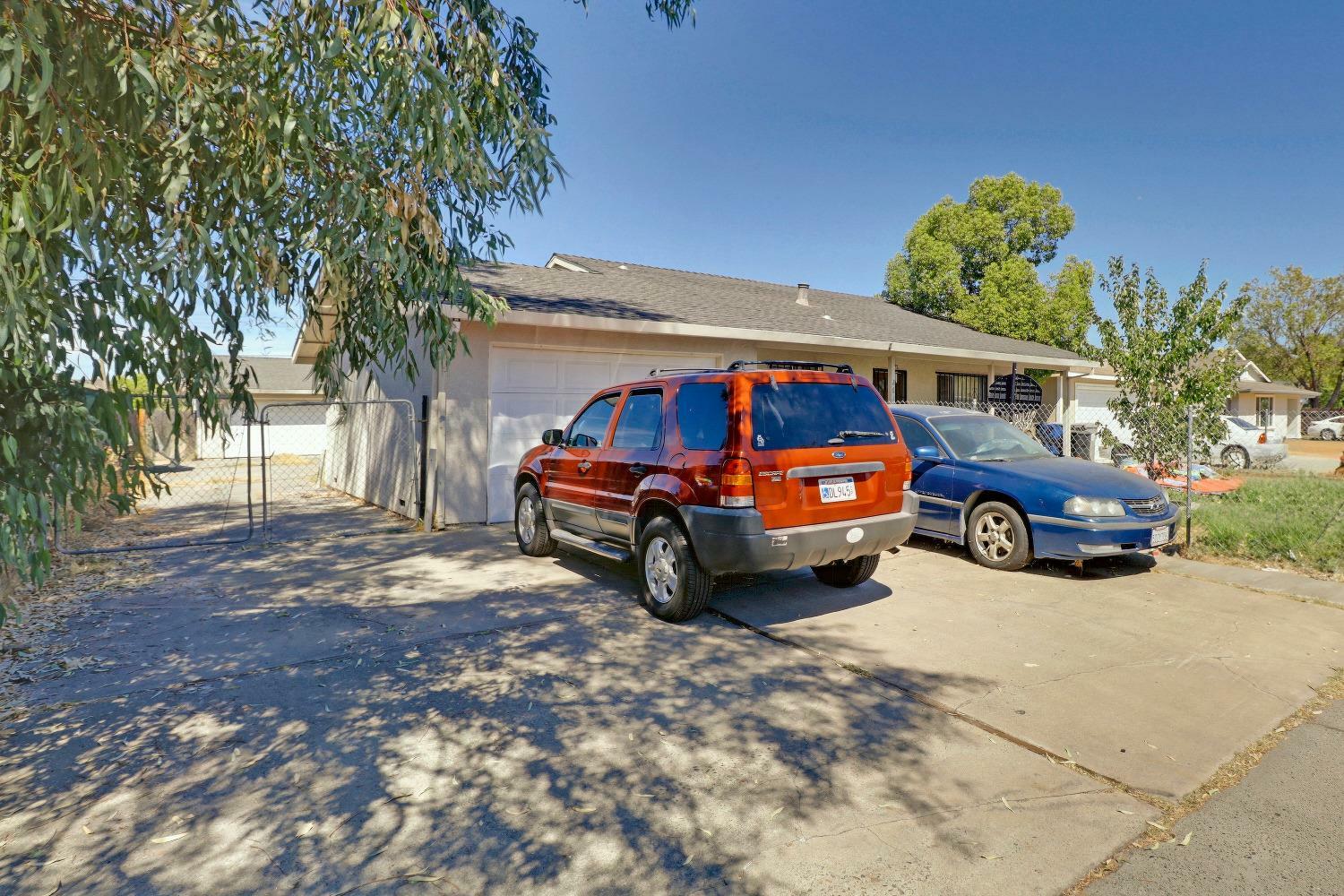 Property Photo:  2615 Edinger Avenue  CA 95822 