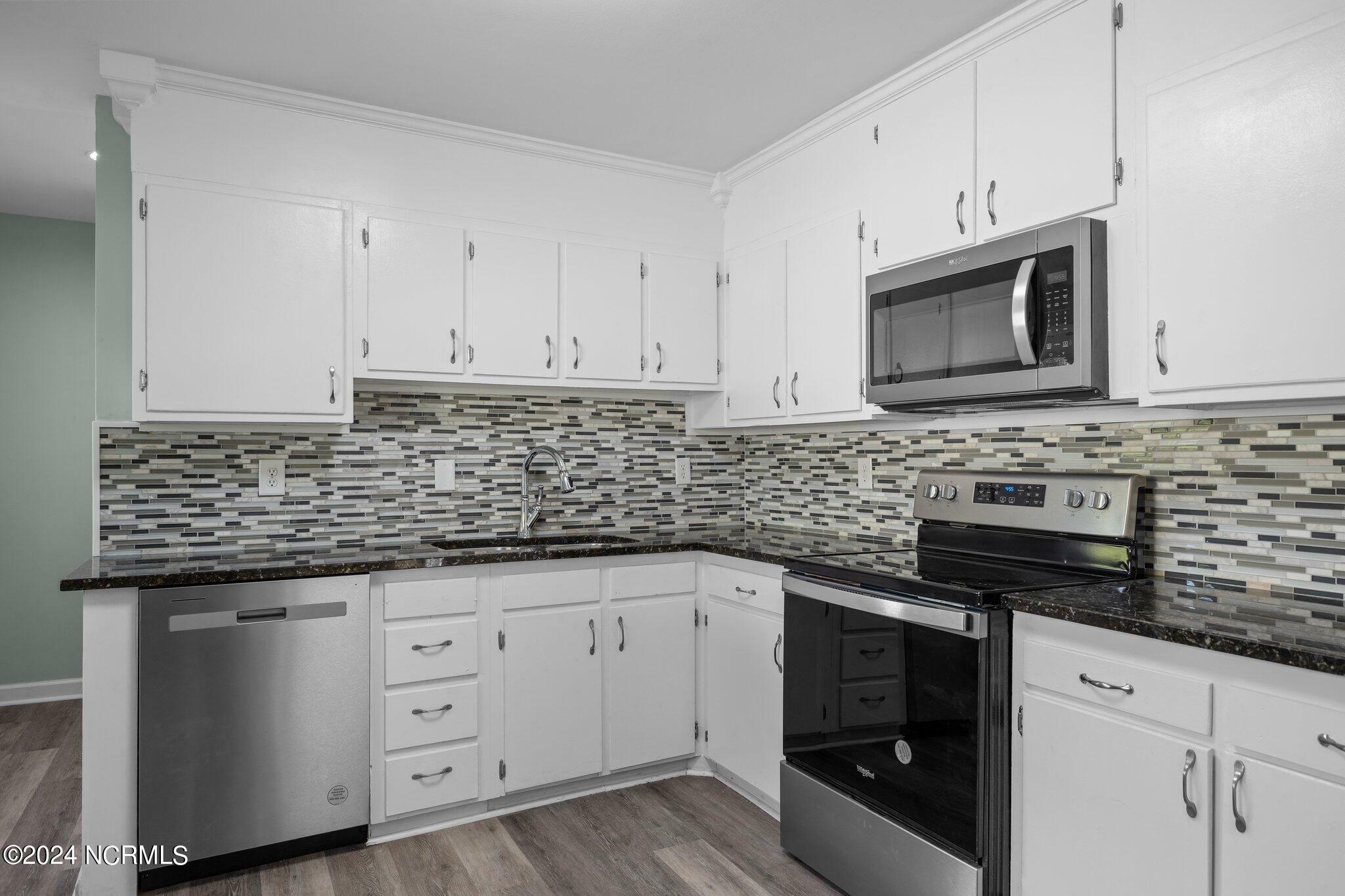 Property Photo: 126 English Street NC 28570