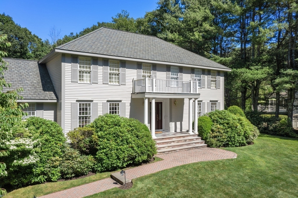 Property Photo:  8 Sutton Pl  MA 02493 