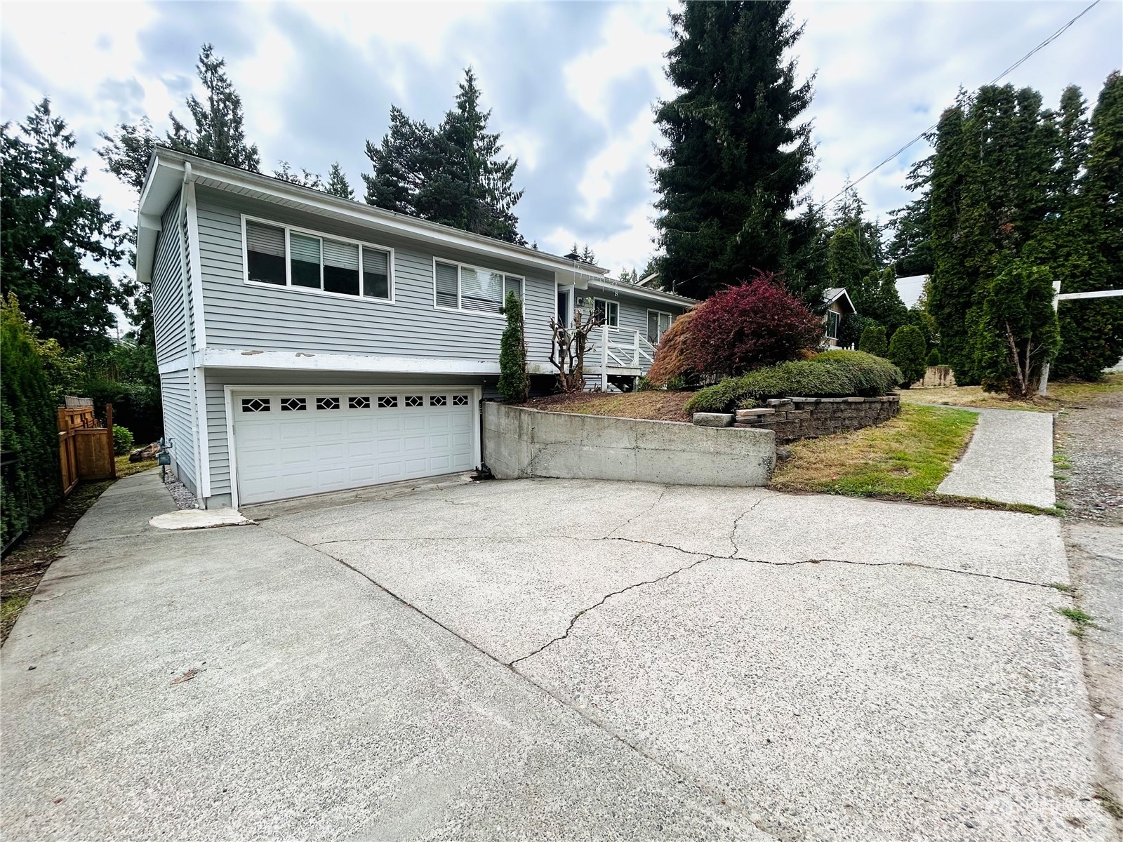 Property Photo:  10231 NE 24th Street  WA 98004 