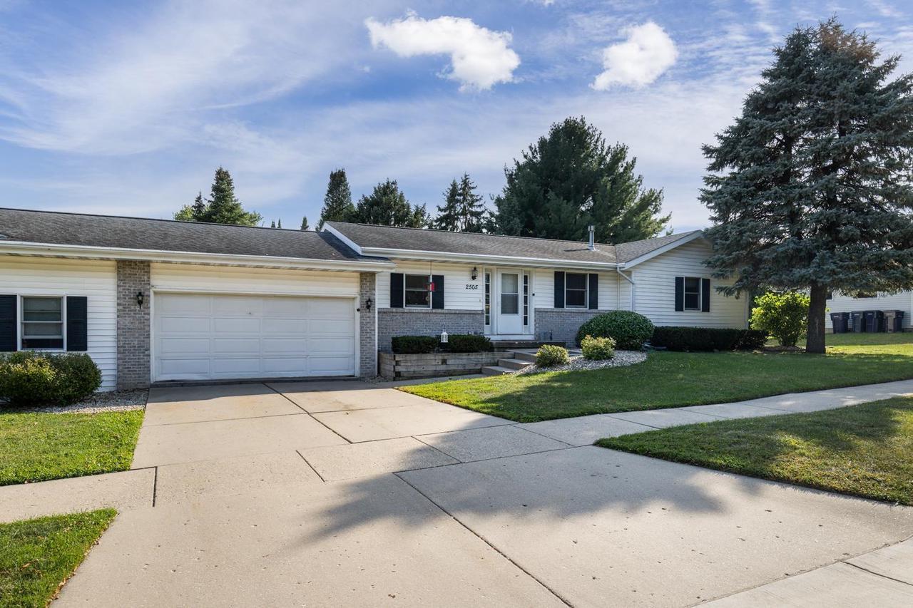 Property Photo: 2505 Bond Place WI 53548