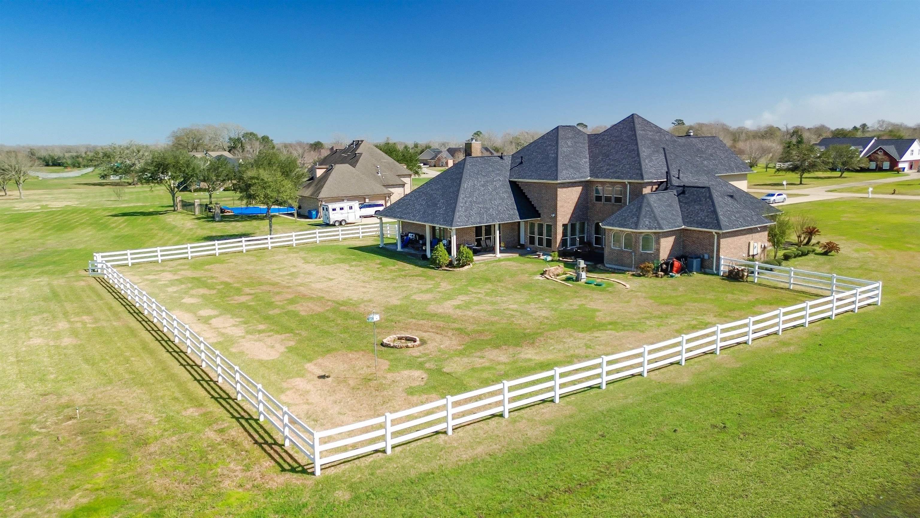 Property Photo: 10940 Sheila Ct TX 77705