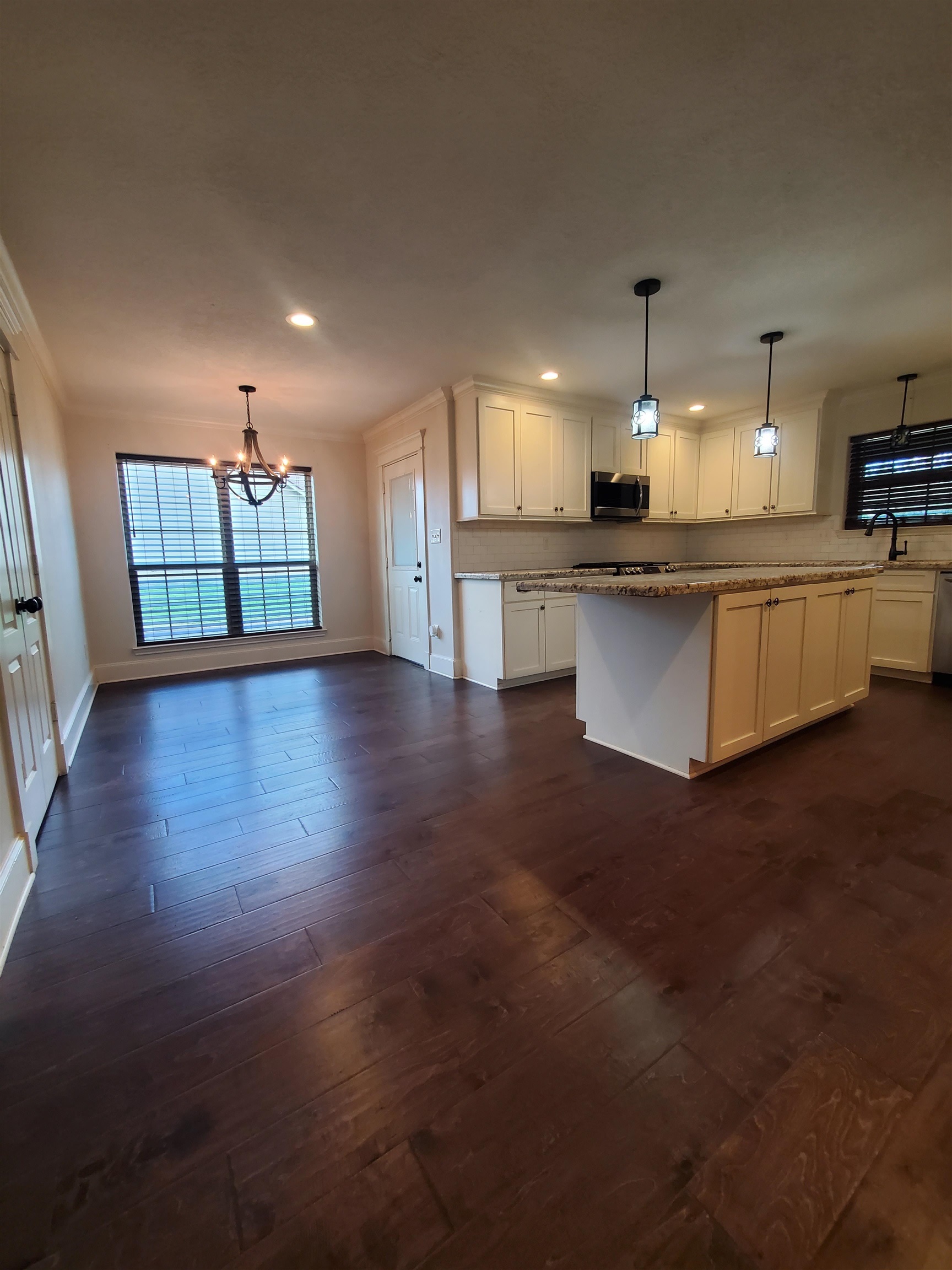 Property Photo:  1010 Pineglen  TX 77659 