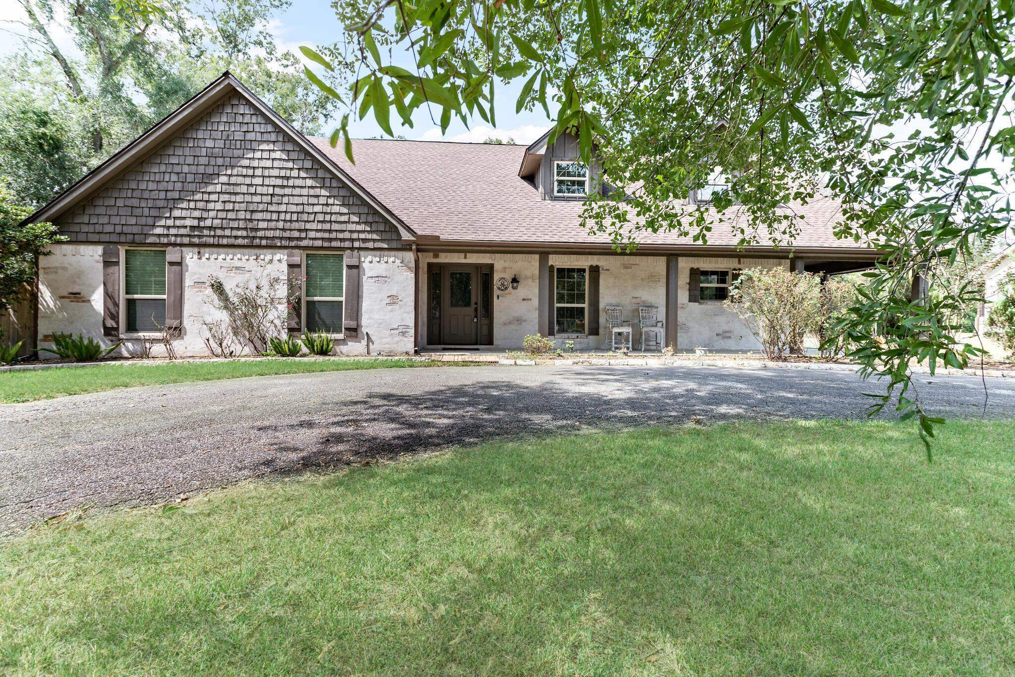 Property Photo:  1010 Pineglen  TX 77659 