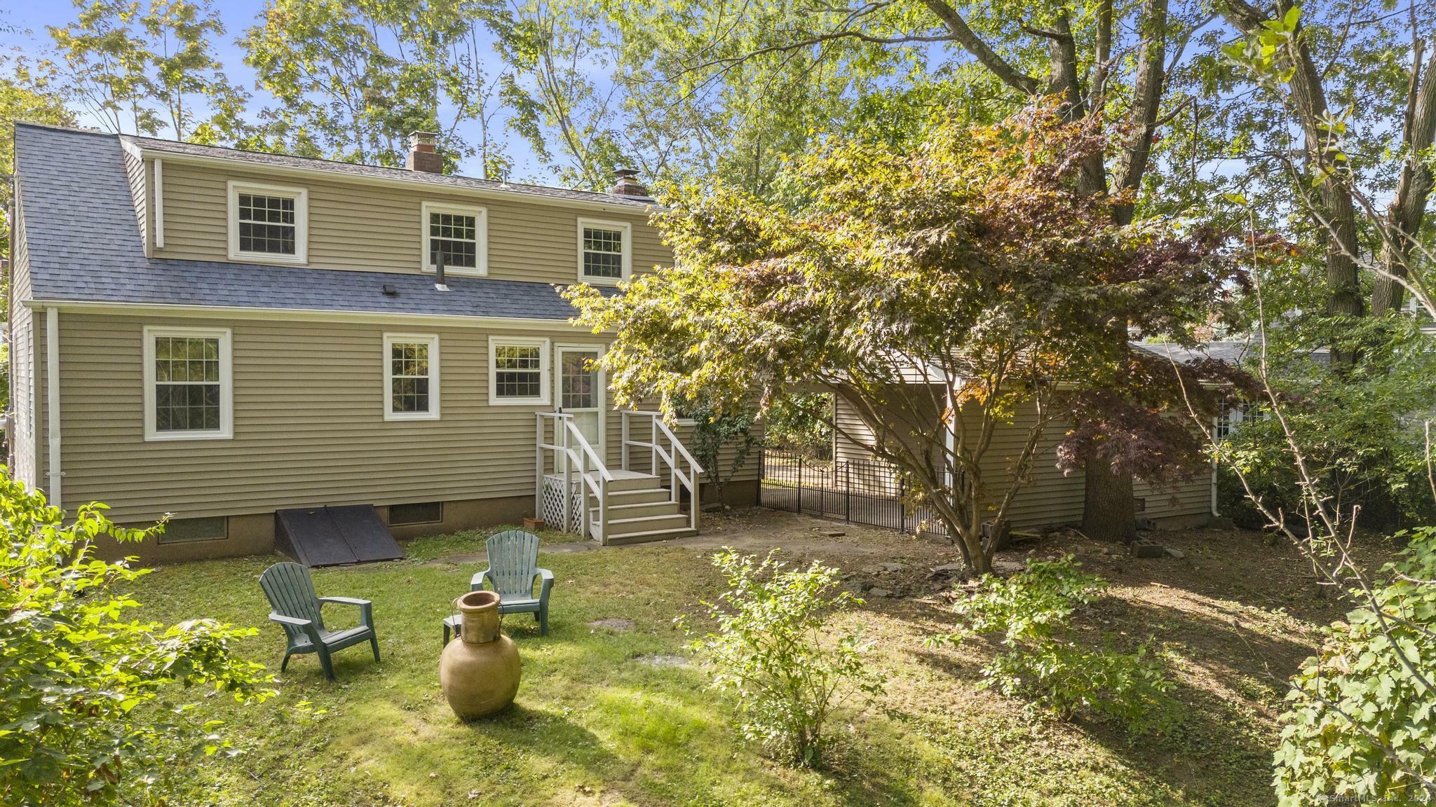 Property Photo:  61 Richmond Avenue  CT 06516 