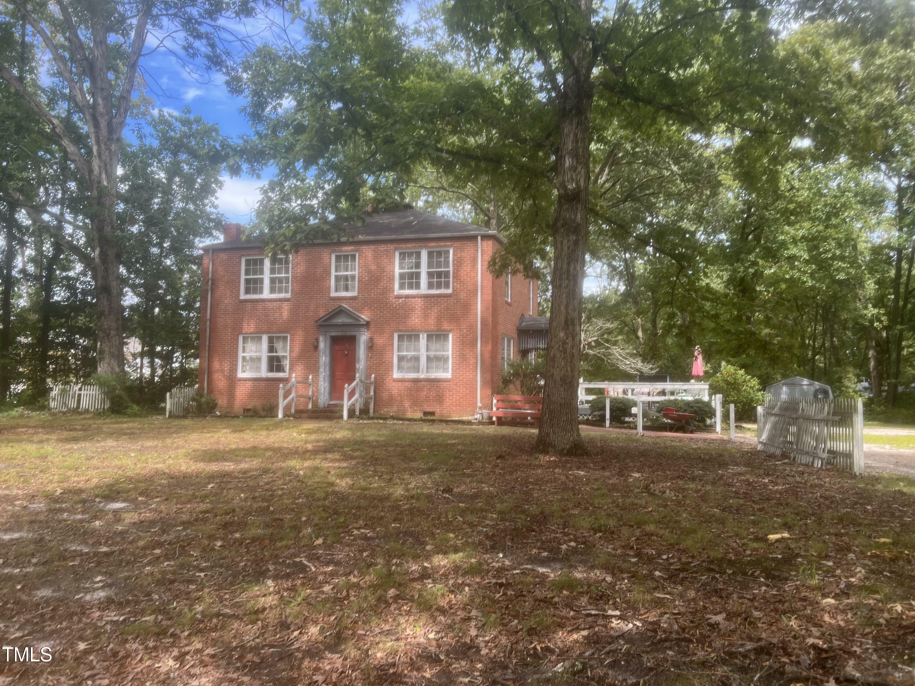 Property Photo:  105 E Lee Street  NC 27597 