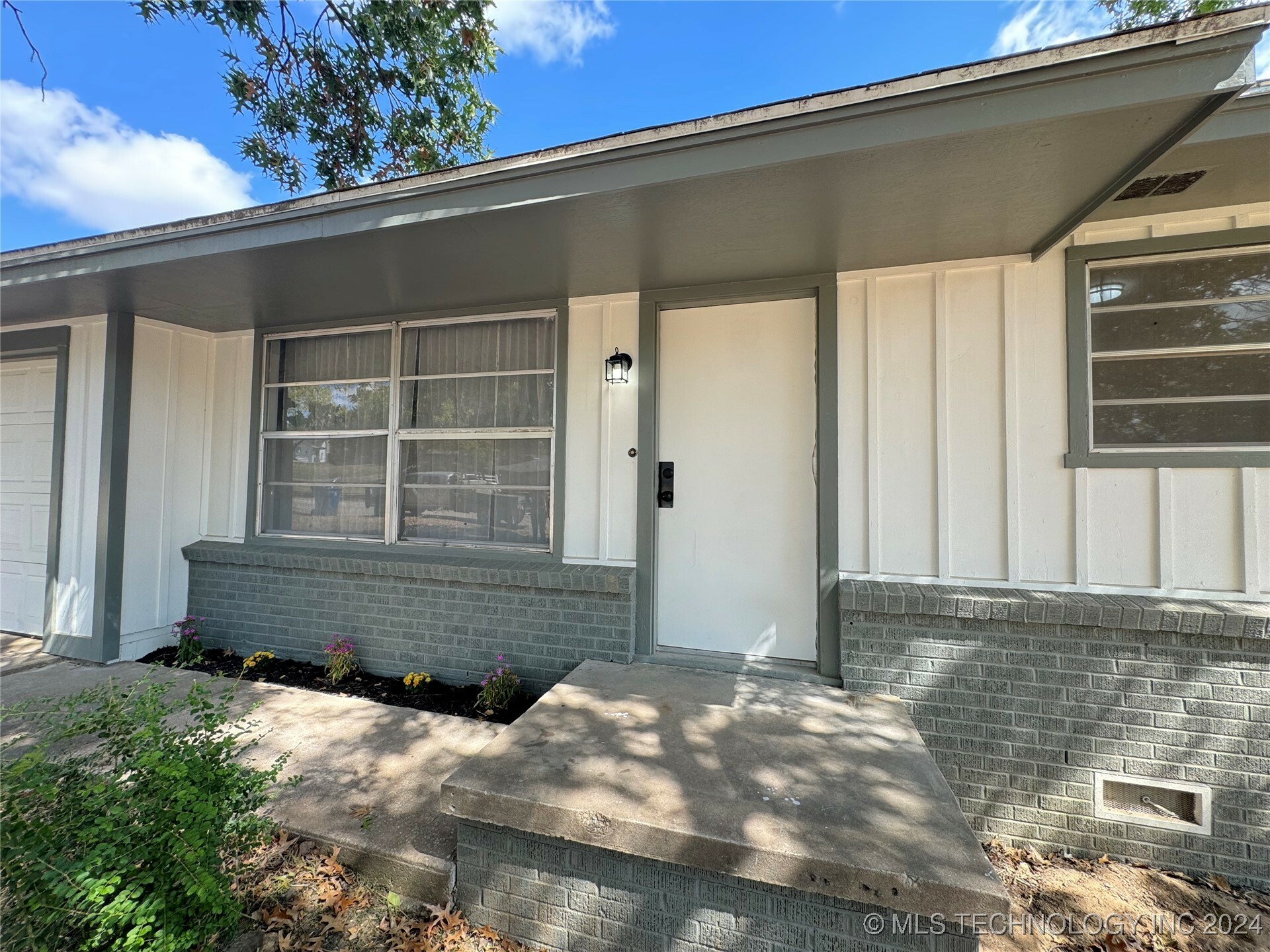 Property Photo:  406 N Bristow Avenue  OK 74030 