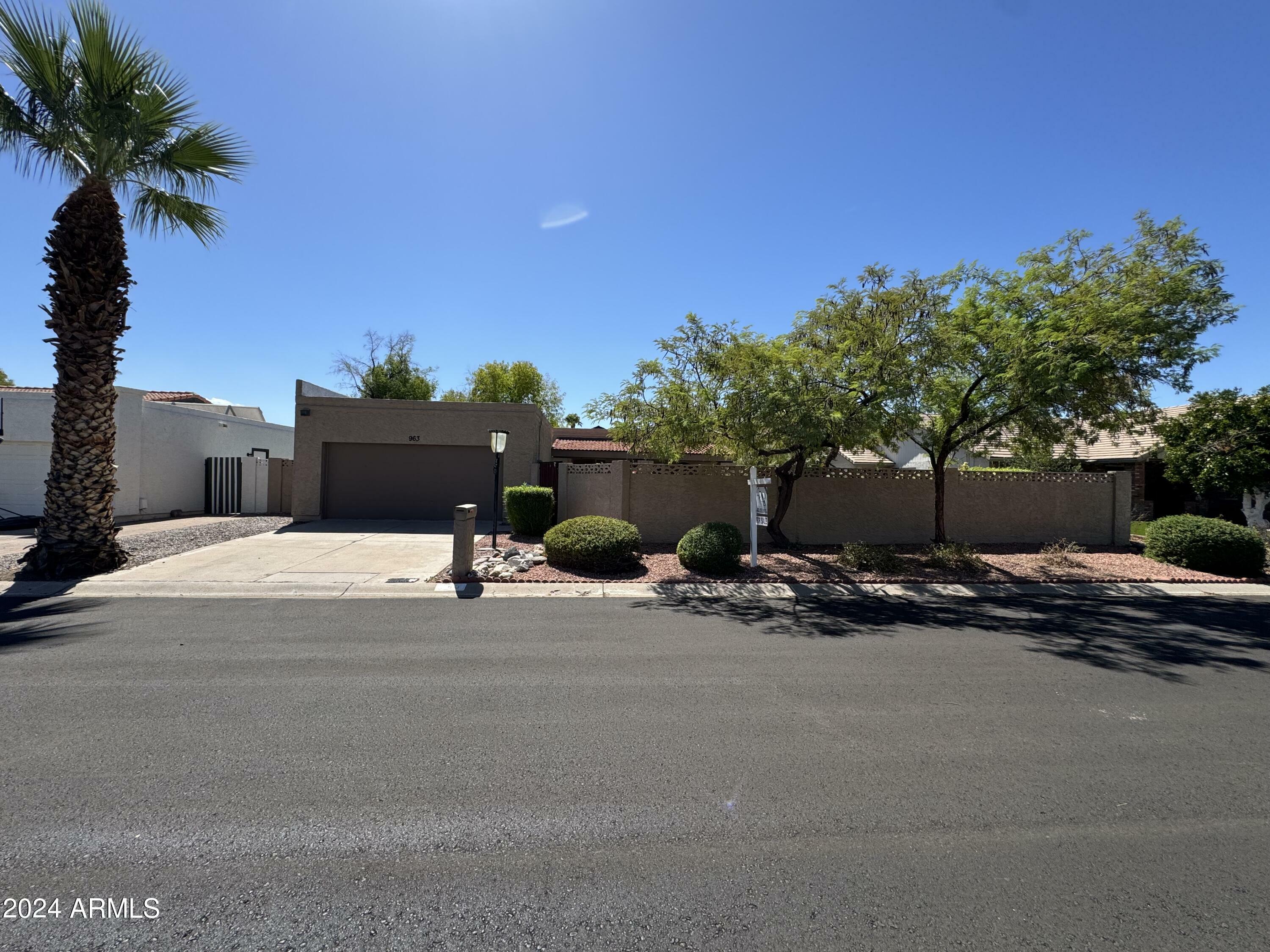 Property Photo:  963 E Leeward Lane  AZ 85283 