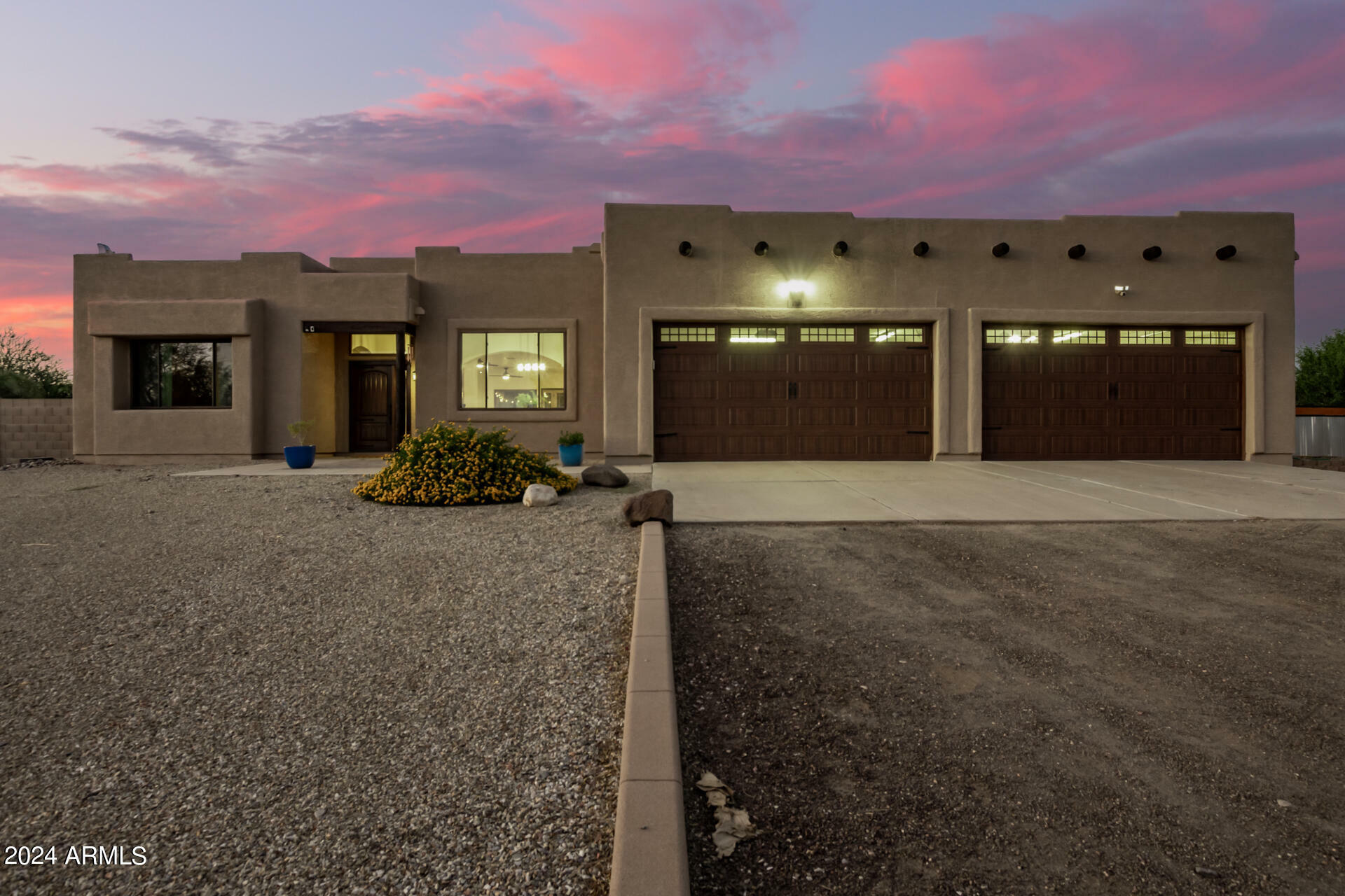 Property Photo:  2320 W Hidden Valley Drive  AZ 85086 