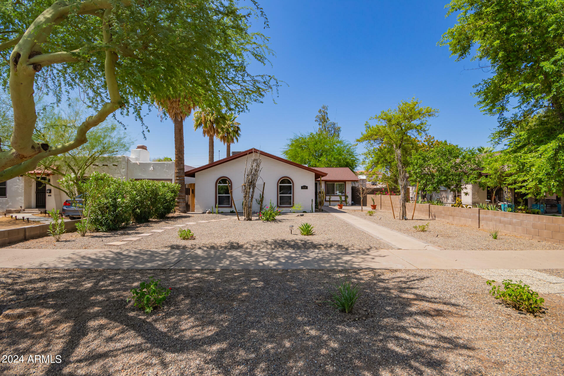 Property Photo:  318 N Washington Street  AZ 85225 