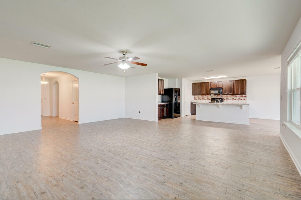 Property Photo:  4907 Kensington Lane  FL 32539 