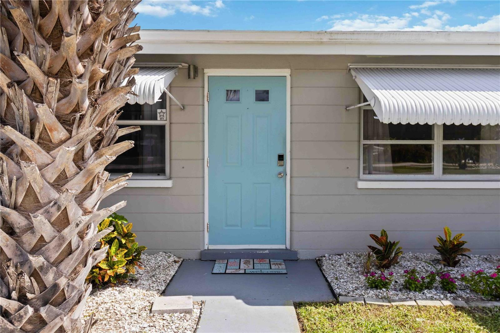 Property Photo:  102 E Wentworth Street  FL 34223 