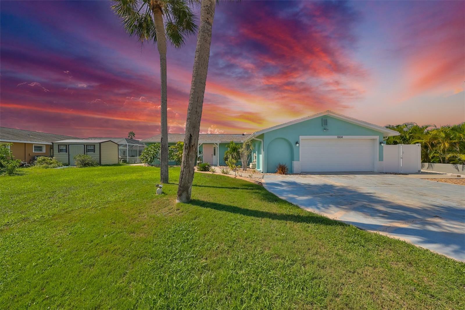 Property Photo:  1004 Sago Palm Way  FL 33572 