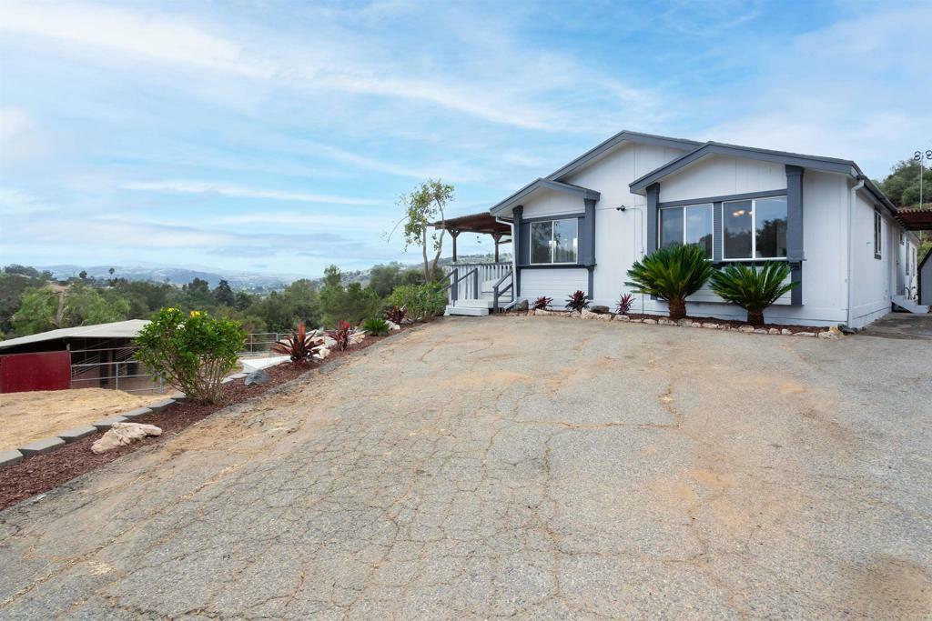 3862 Las Flores  Fallbrook CA 92028 photo