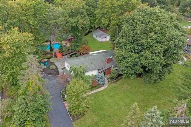 Property Photo:  801 Mountain Avenue  NJ 07481 