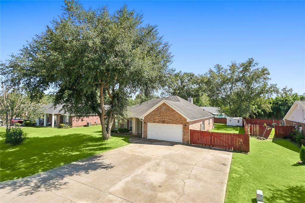 Property Photo:  521 Redbud Lane  LA 70460 