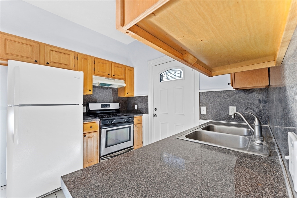 Property Photo:  515 Norfolk St 1R  MA 02126 