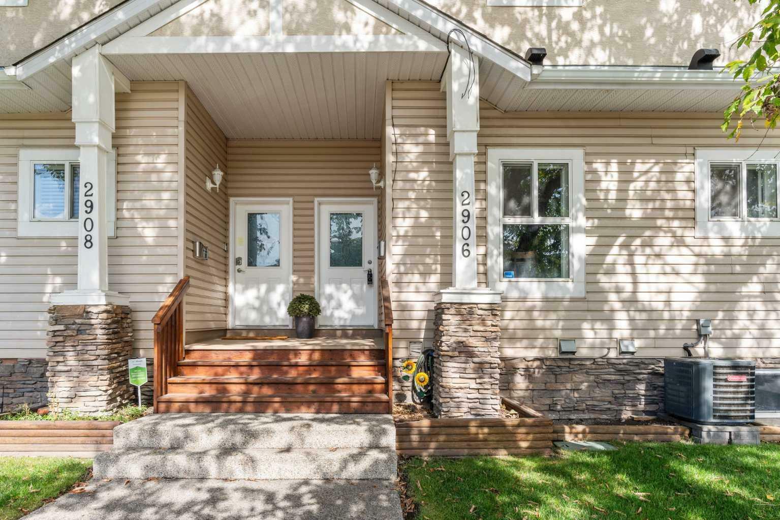 Property Photo:  2906 23 Avenue SW  AB T3E 0J1 