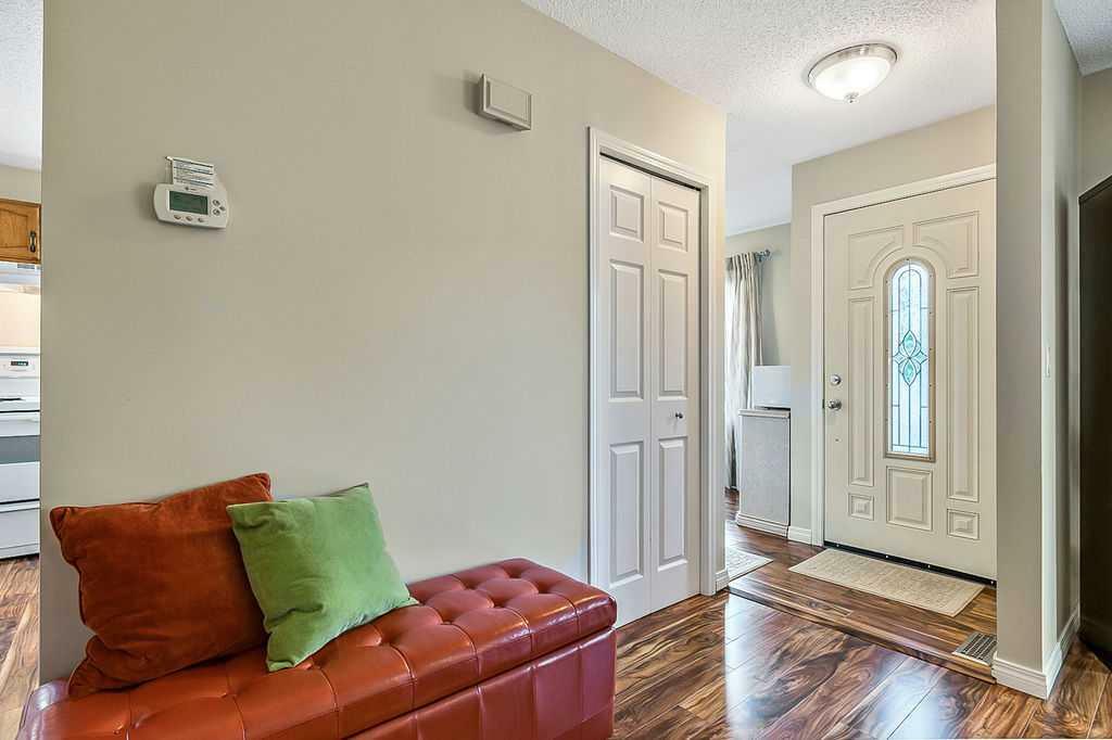 Property Photo:  44 Sunhurst Place SE  AB T2X 1W6 