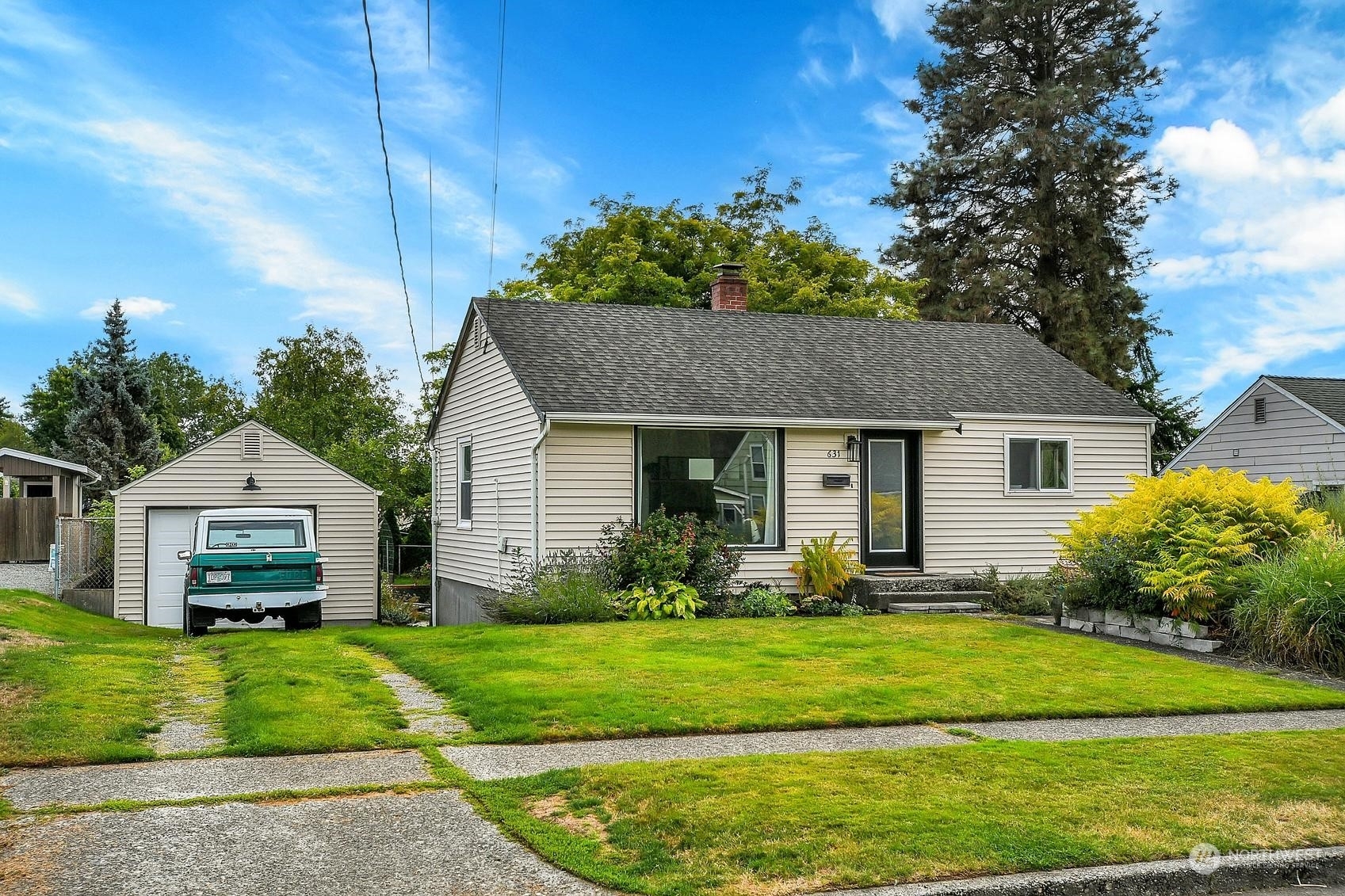 Property Photo:  631 SW 136th Place  WA 98166 