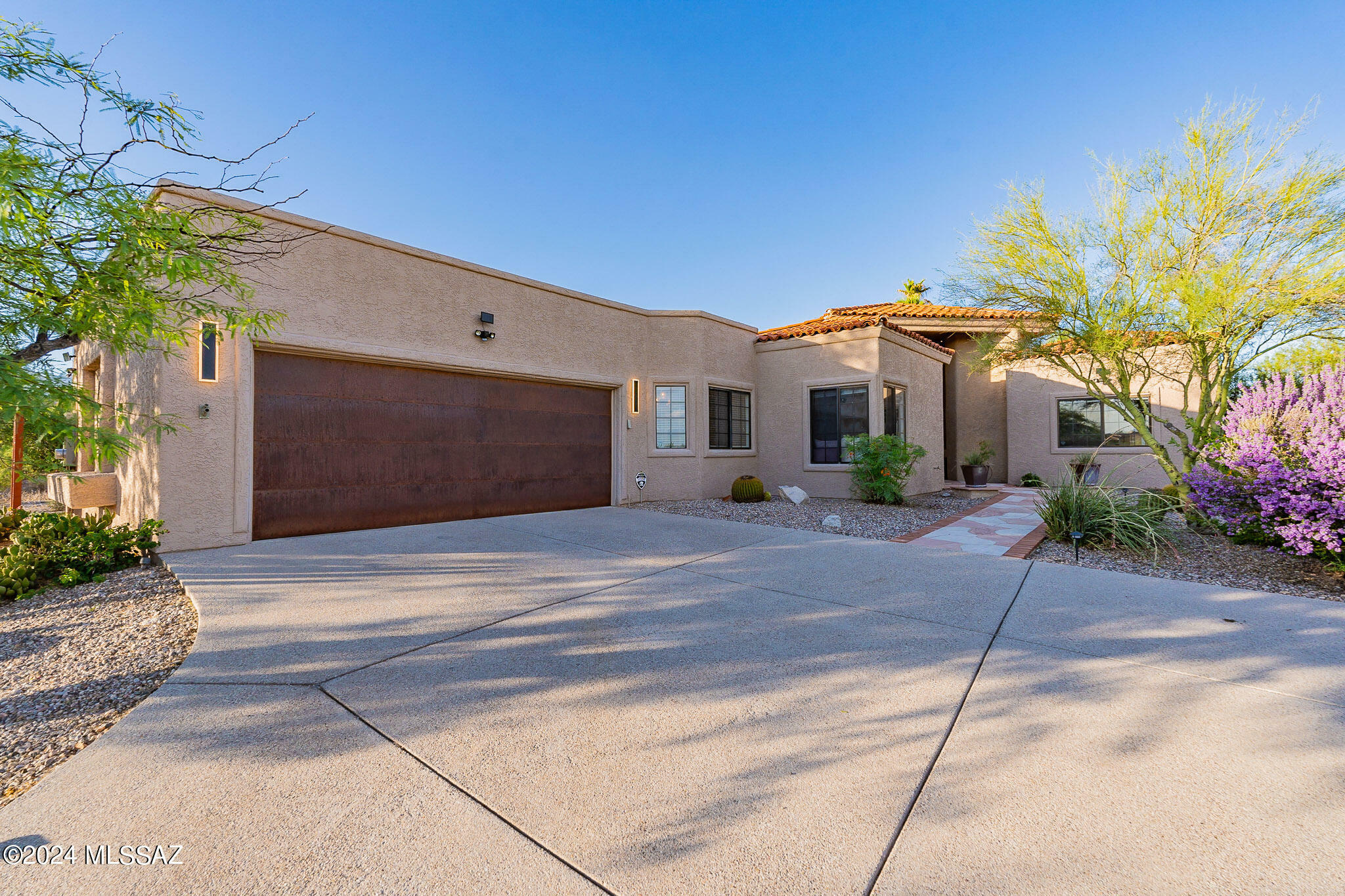 Property Photo:  3640 N Calle Agua Verde  AZ 85750 