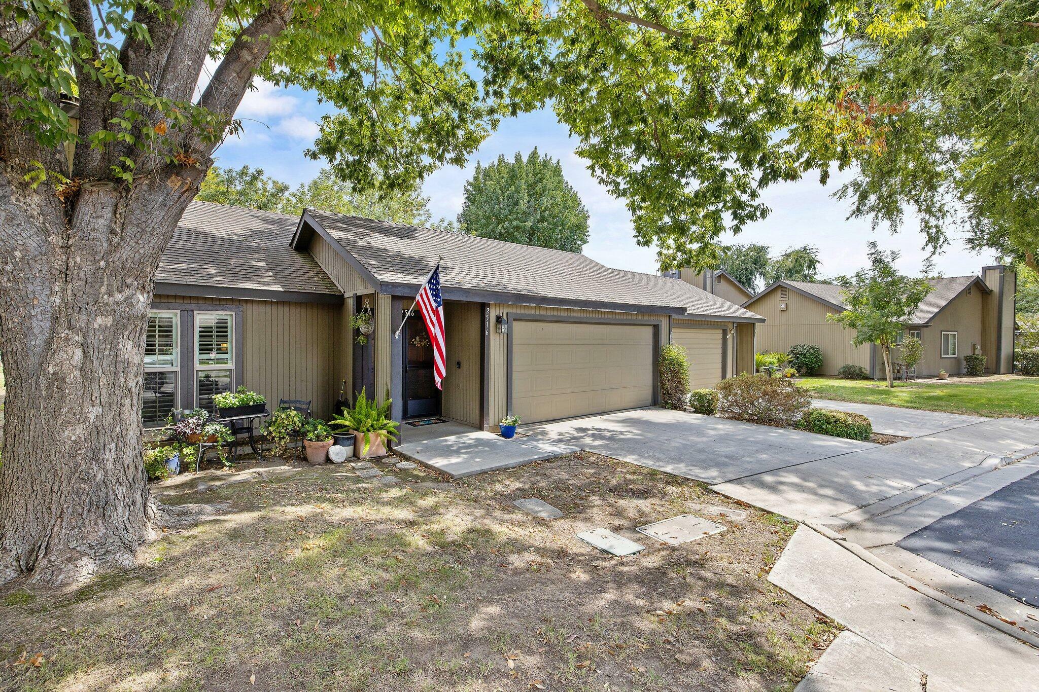 Property Photo:  2516 E Tulare Avenue  CA 93292 