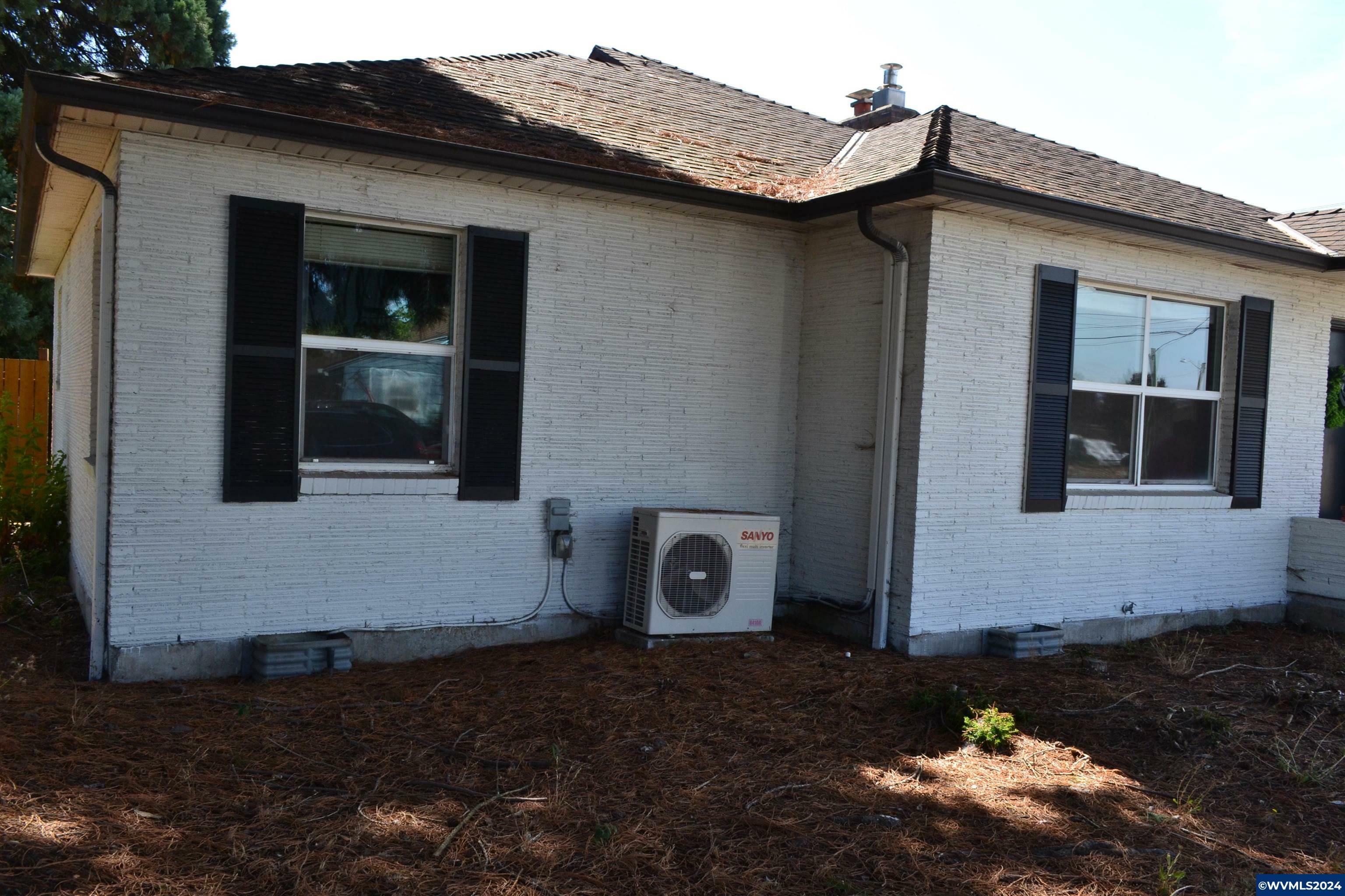 Property Photo:  360 E Elwood St  OR 97383 