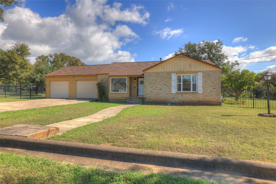 Property Photo:  800 N Bishop Street  TX 78666 