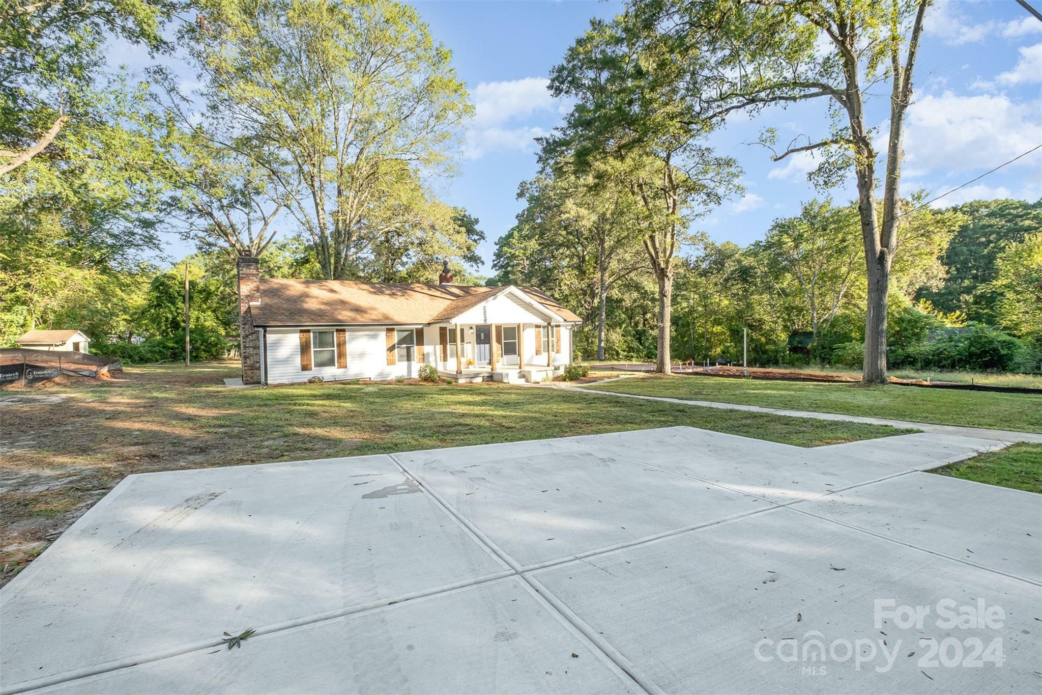 Property Photo:  1502 Collinston Drive  NC 28052 