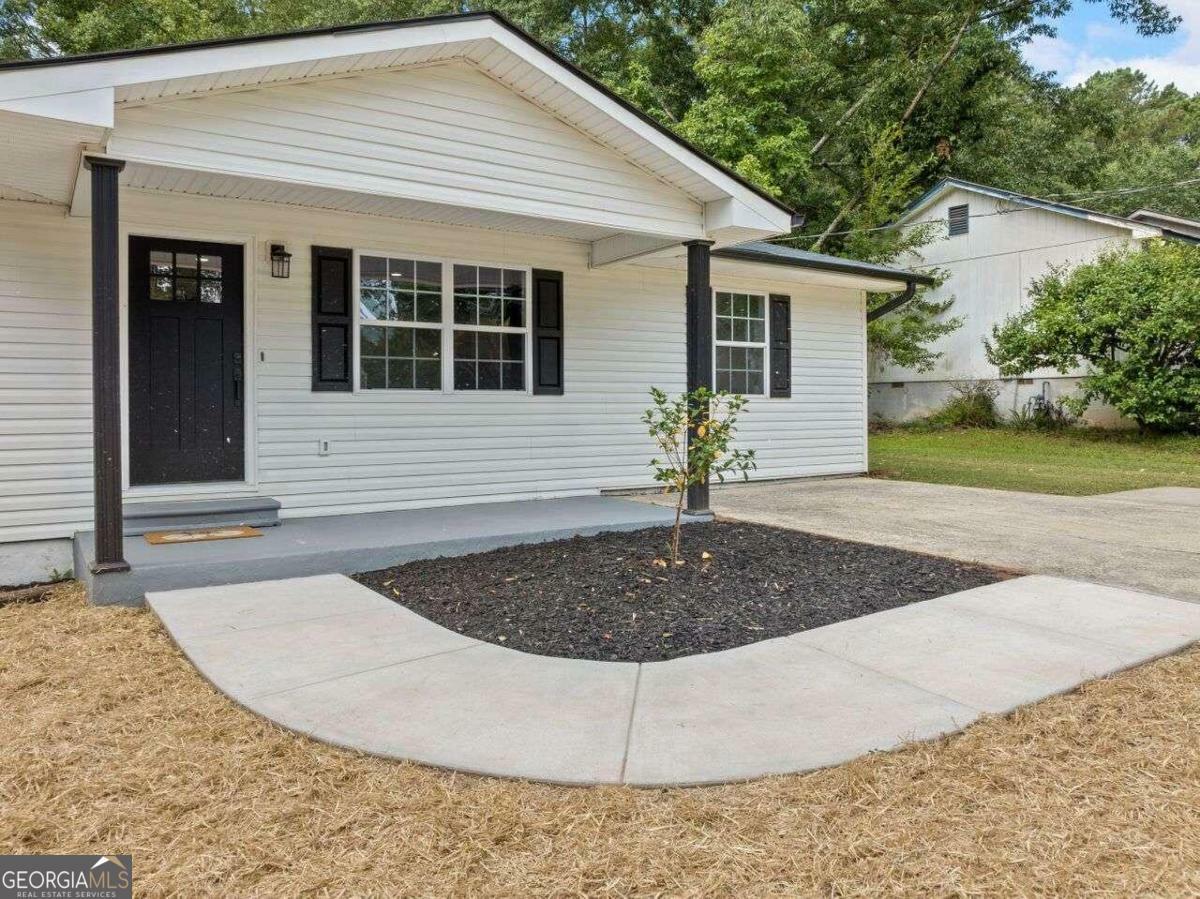 Property Photo:  302 Davis Road  GA 30281 