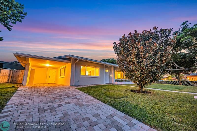 Property Photo:  2100 Manatee Dr  FL 33316 