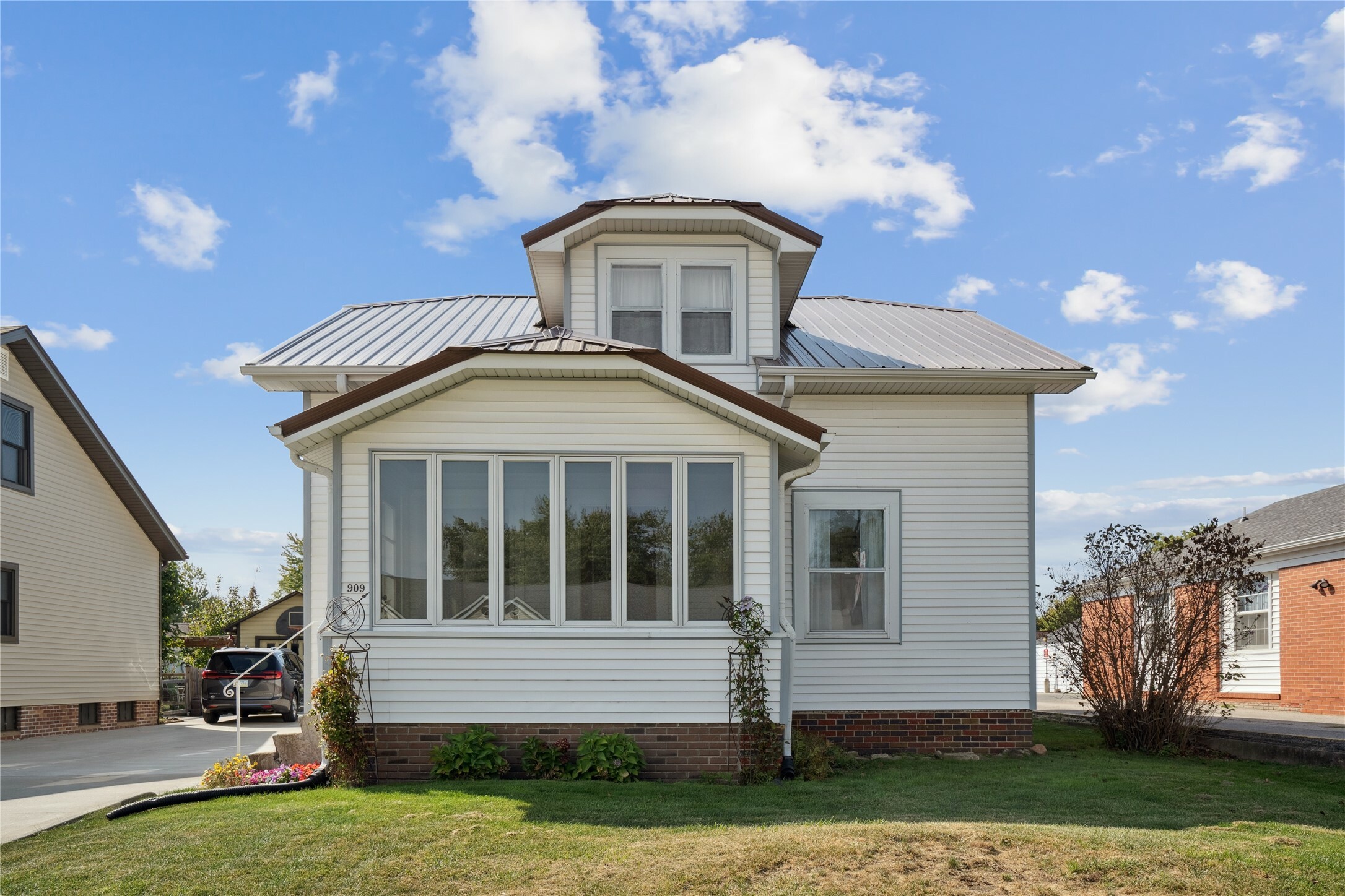 Property Photo:  909 Washington Street  IA 50219 