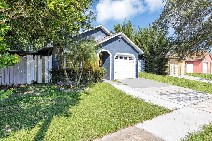 Property Photo: 9622 Violet Drive FL 32824