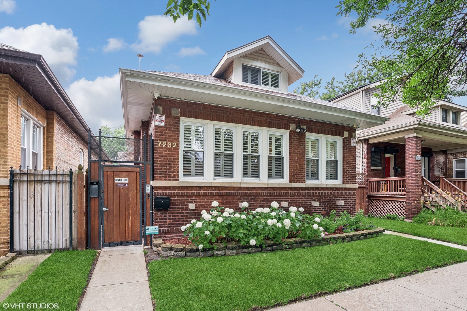 Property Photo: 7232 S East End Avenue IL 60649