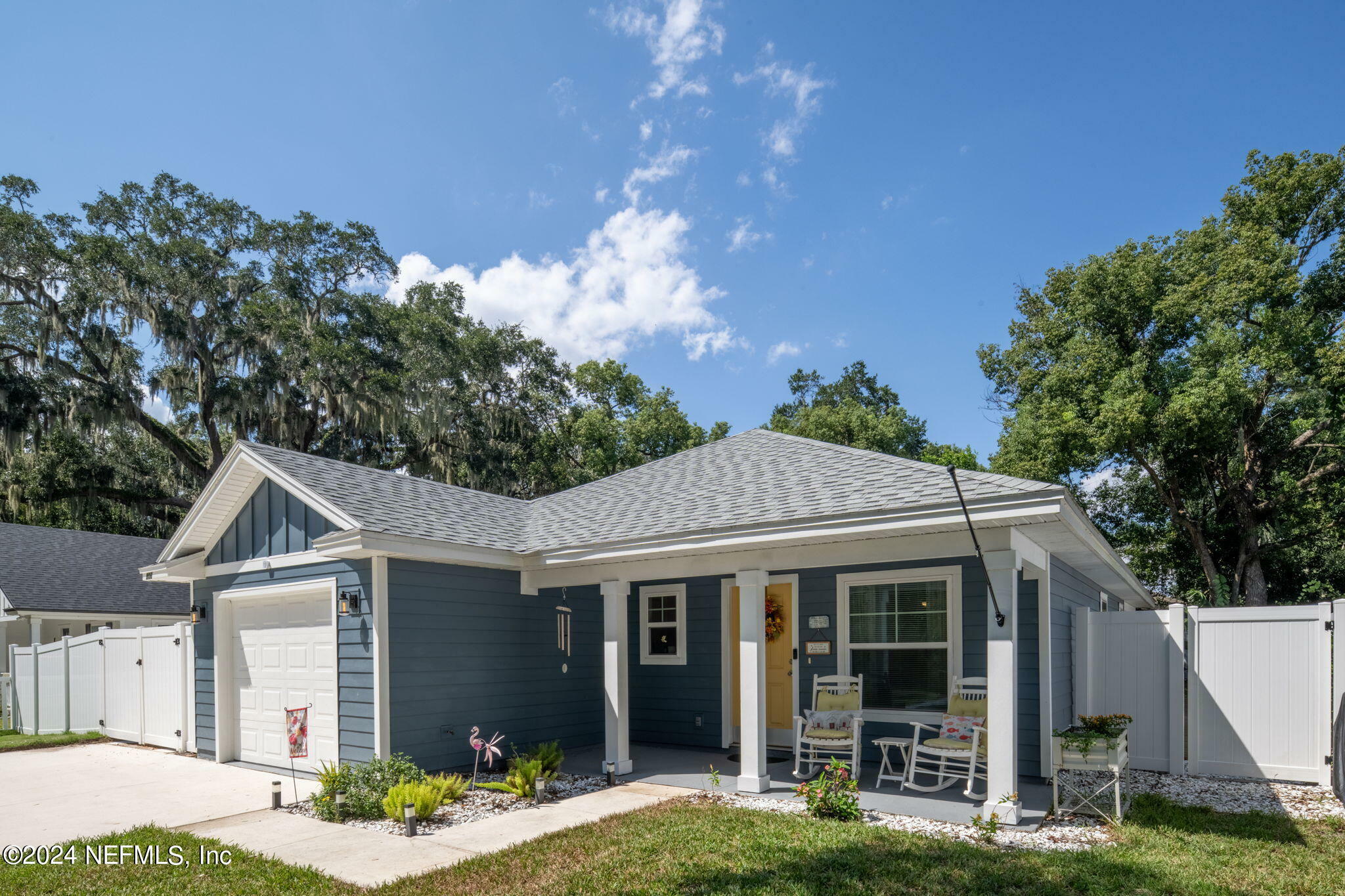 Property Photo:  806 Cove Street  FL 32043 